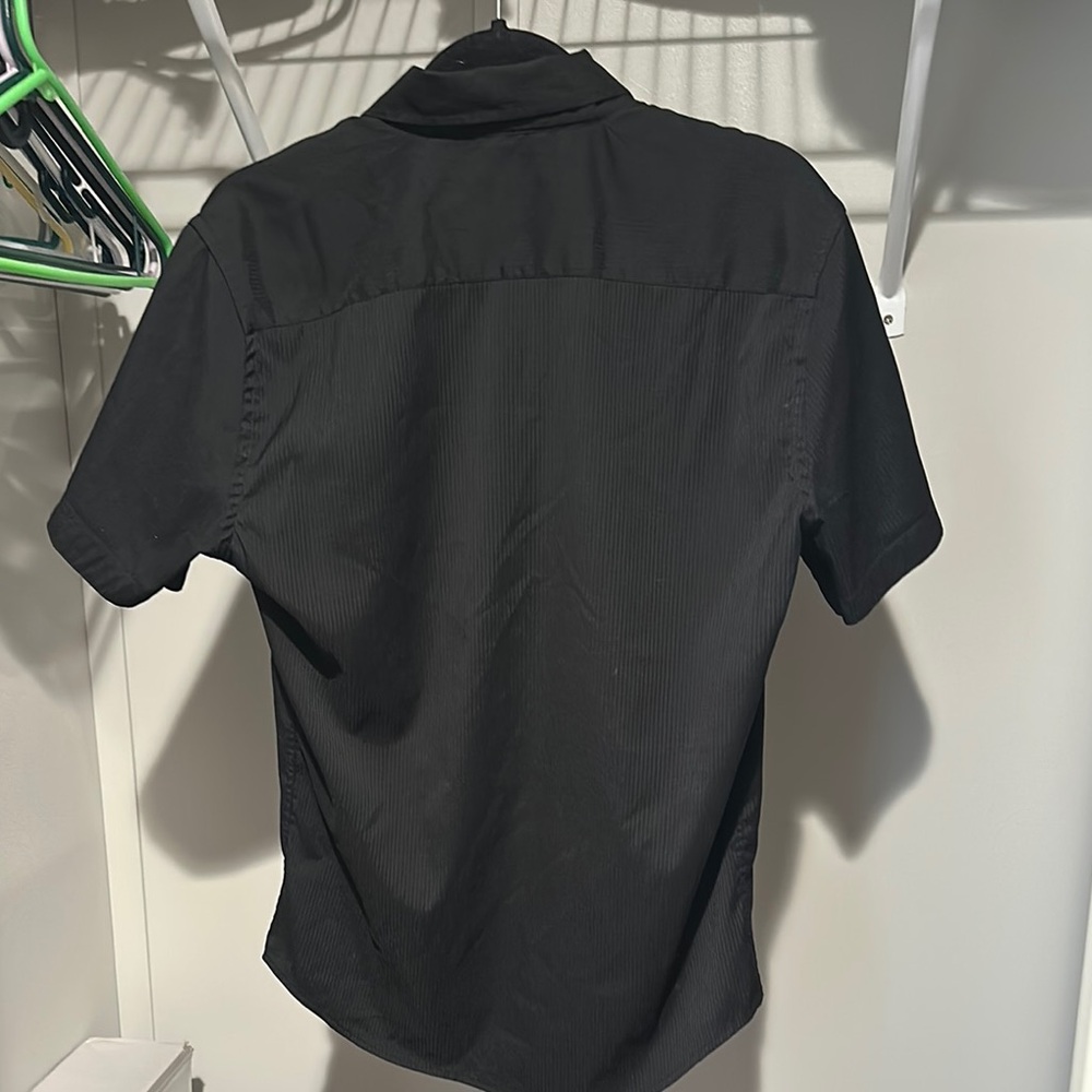 Black Casual Button Down Shirt with Relaxed Fit - Picture 3 of 4